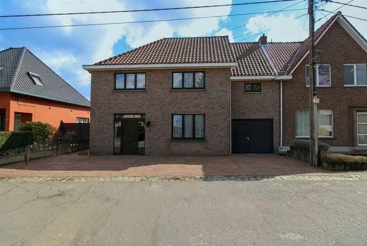 Charming Property with Unseen Potential For Sale
