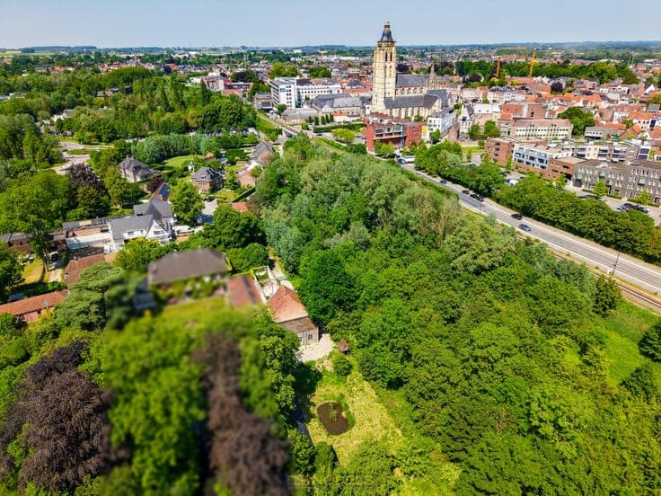 Te koop, uniek perceel / renovatieproject op prachtige li...