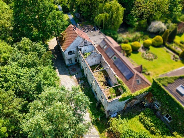 Te koop, uniek perceel / renovatieproject op prachtige li...