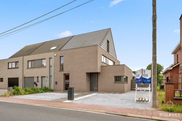 Energy-efficient living with space, tranquility, and a visi