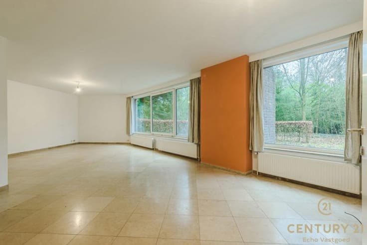 Spacious, unique villa on a generous plot.