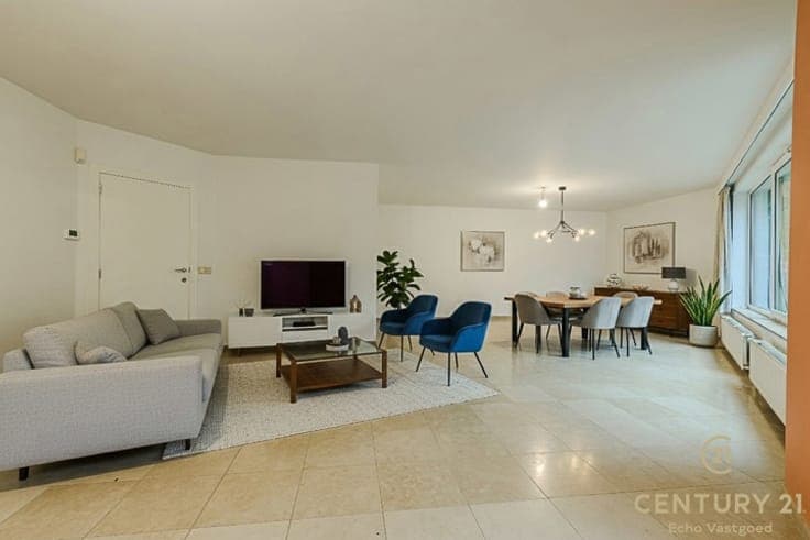 Spacious, unique villa on a generous plot.