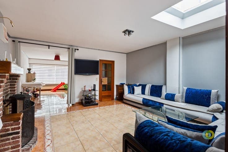 Veelzijdige woning met mogelijkheid handel