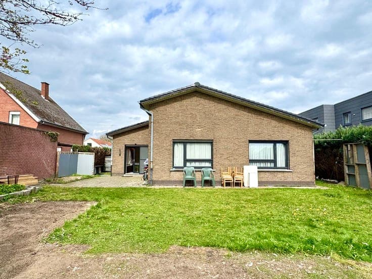 LEUKE BUNGALOW met TUIN op TOPLIGGING