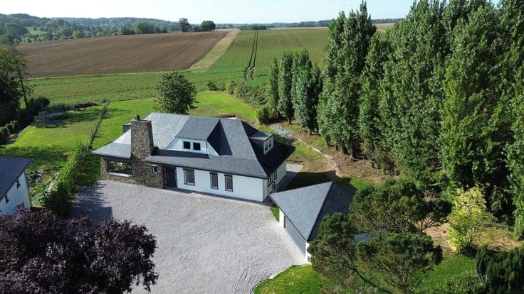 Elegant villa / 284m² / 4 beds / 3 baths / double garage
