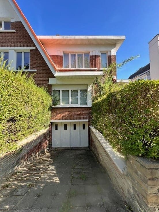 Family Home with 3–4 Bedrooms, Garden and Terrace