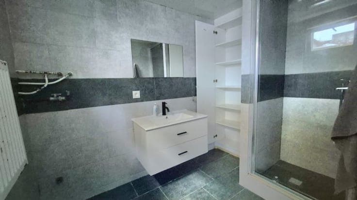 Ruime woning met grote achterkoer, gezellige leefruimte, ...