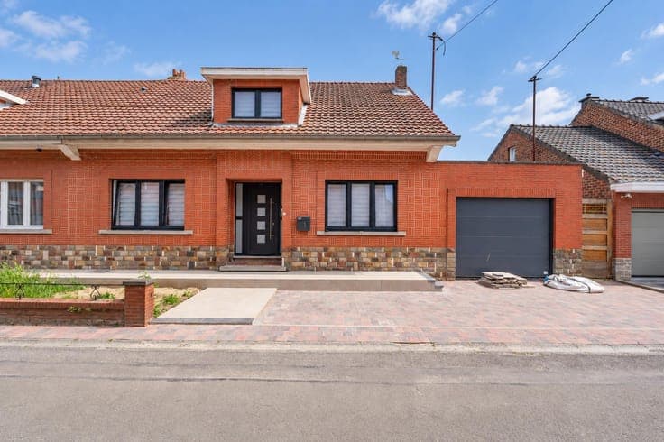 Saintes – Renovated 6-bed. villa + garden – EPC B+
