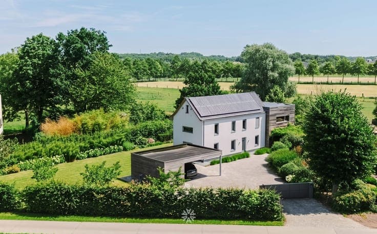 Uitzonderlijke villa op een perceel van 2.384 m² omgeven do