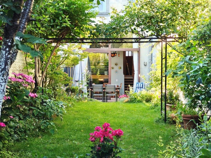 Charming 5-bedroom single-family house with garden