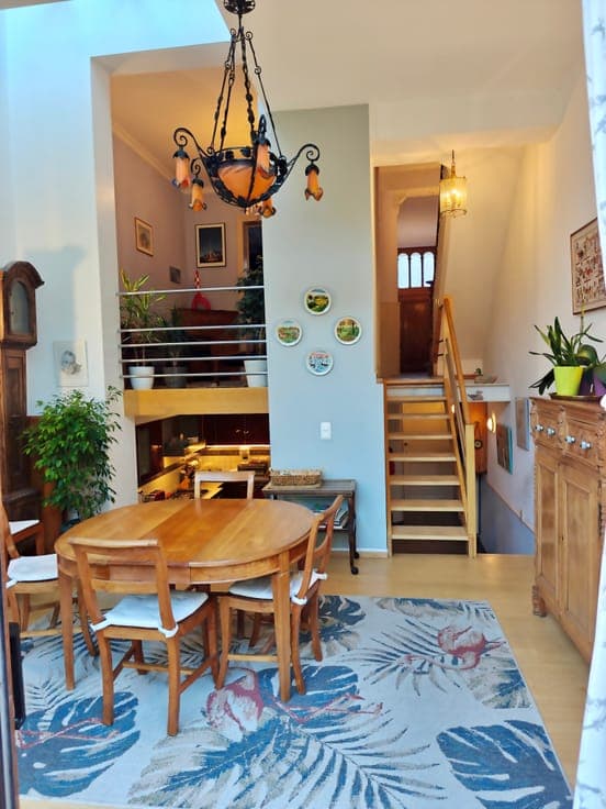 Charming 5-bedroom single-family house with garden