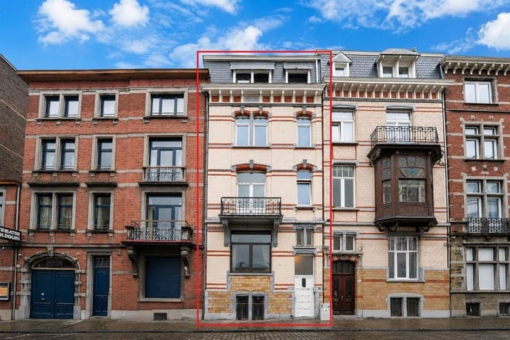 Apartment building
