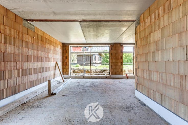 Strakke halfopen nieuwbouwwoning met potentieel