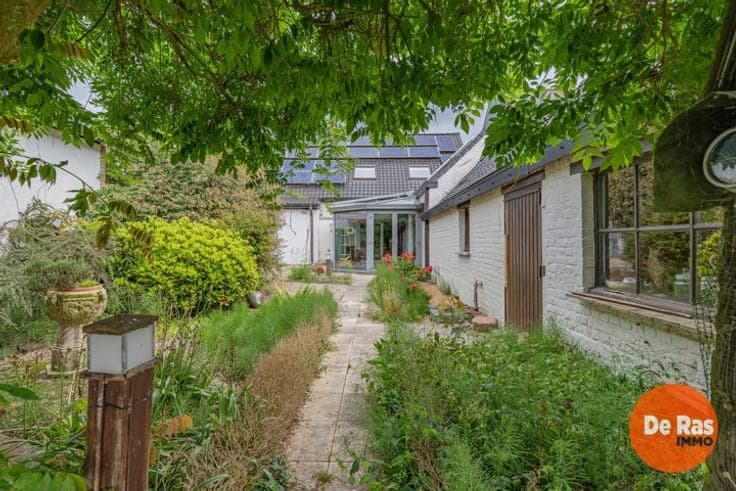 BOTTELARE – Ruime woning met tuin, dubbele garage en 5 slpks