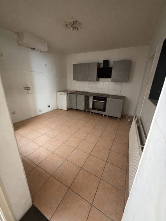 TE RENOVEREN WONING MET 5 SLAAPKAMERS EN 2 BADKAMERS