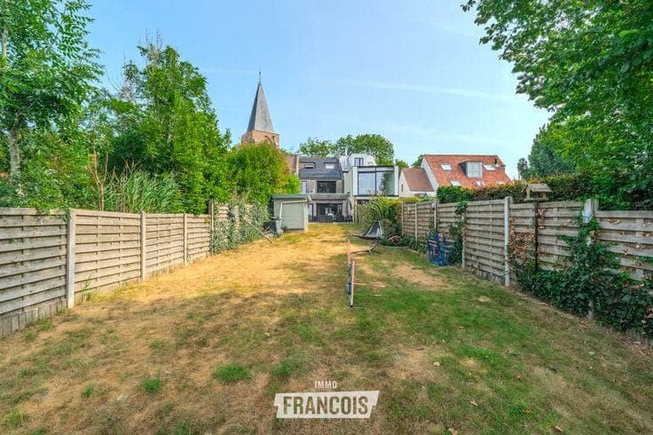 Spacious house with 3 bedrooms, EPC C, solar panels and lar…