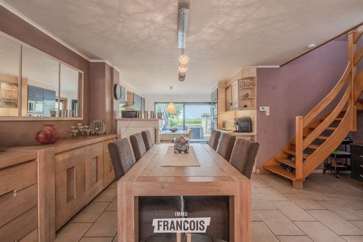 Spacious house with 3 bedrooms, EPC C, solar panels and lar…