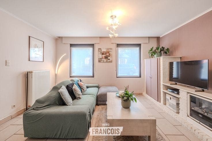 Spacious house with 3 bedrooms, EPC C, solar panels and lar…
