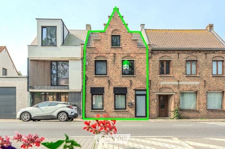 Spacious house with 3 bedrooms, EPC C, solar panels and lar…