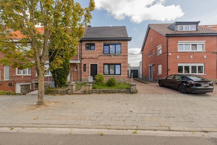 For Sale: Extremely spacious family home with large kitch...