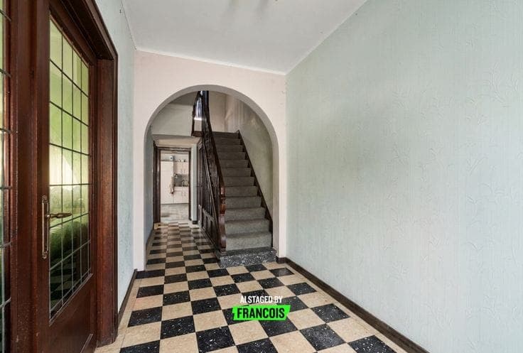 Townhouse with a large loft and plenty of potential for sal…