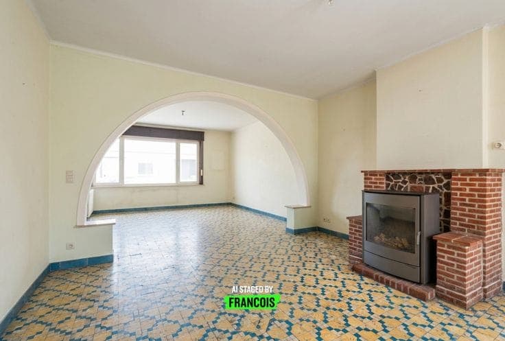 Townhouse with a large loft and plenty of potential for sal…