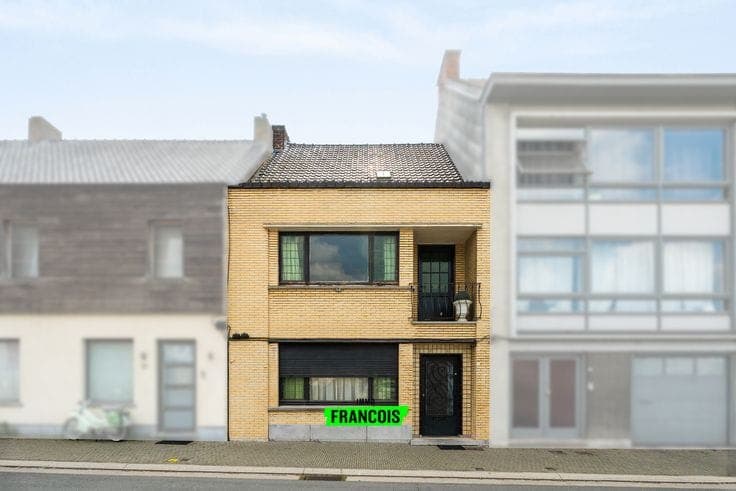 Townhouse with a large loft and plenty of potential for sal…