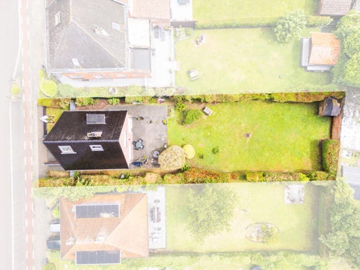 House with 2 bedrooms, attic, large garden and garage