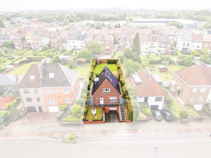 House with 2 bedrooms, attic, large garden and garage