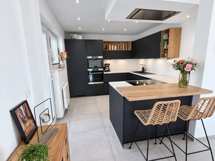 Renovated detached house, 2 bed (+2 possible), 600 m² plot