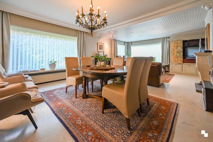 Charmante villa met ruime tuin, veelzijdige indeling en t...