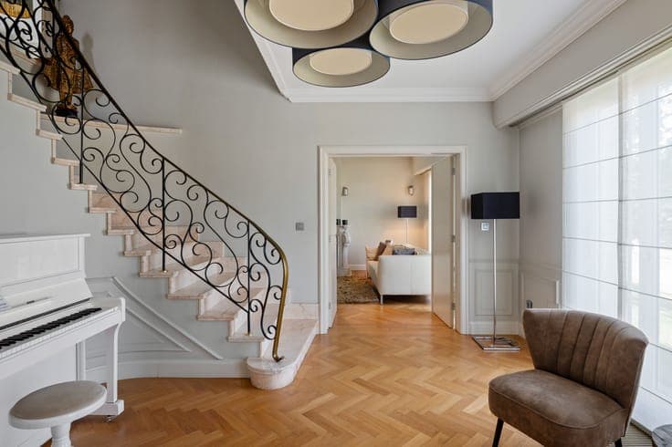 Characterful villa with four bedrooms and a large garden for sale in Ternat
