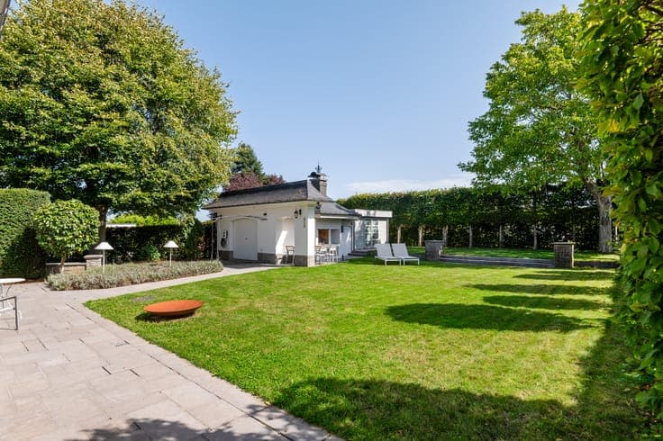 Characterful villa with four bedrooms and a large garden for sale in Ternat