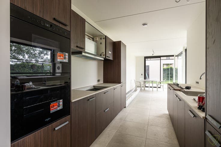 Moderne nieuwbouwwoning met tuin en zonnig terras in groe...