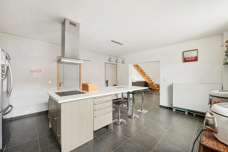 Spacious home with 5 bedrooms & south-facing garden