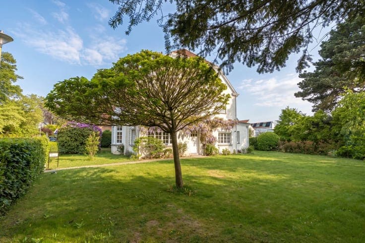 Place Dumon: Beautiful villa to renovate