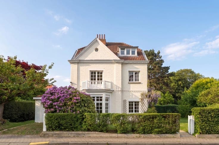 Place Dumon: Beautiful villa to renovate
