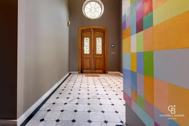 Elegant fully renovated villa set on a beautiful estate with