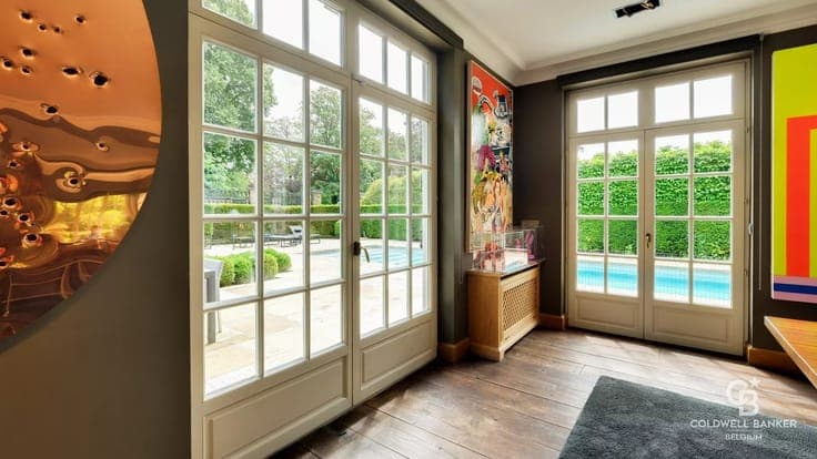 Elegant fully renovated villa set on a beautiful estate with