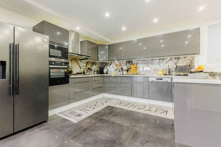House 7 bedrooms for sale on LA LOUVIERE