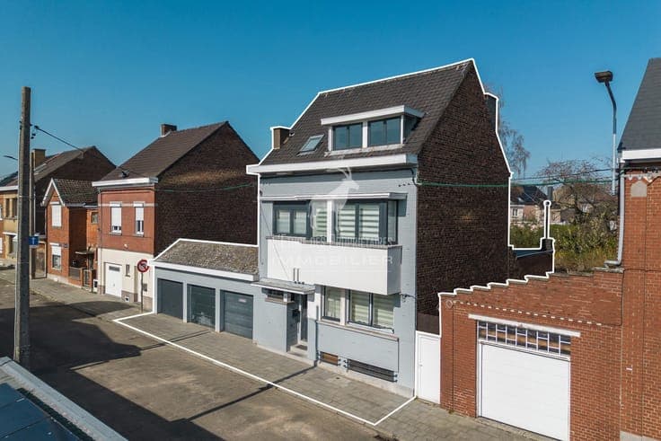 House 7 bedrooms for sale on LA LOUVIERE