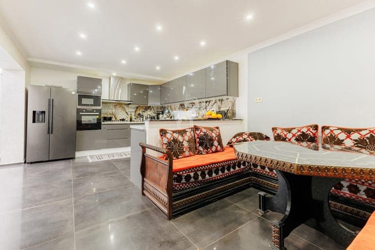 House 7 bedrooms for sale on LA LOUVIERE