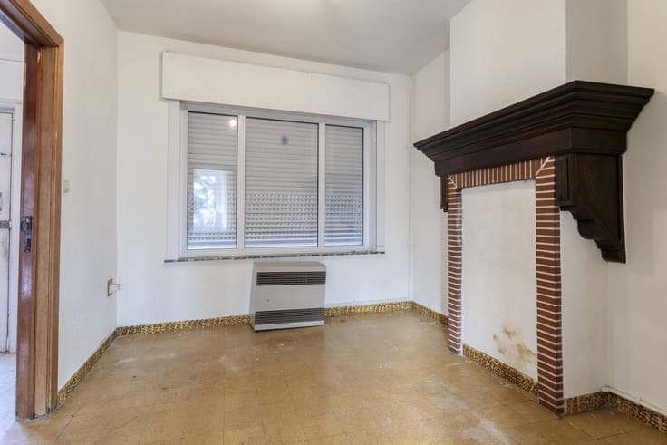 Charming house with garden and garage in the center of Roese