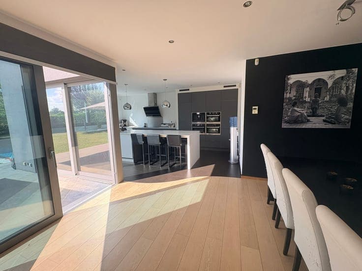 Spacious and bright villa