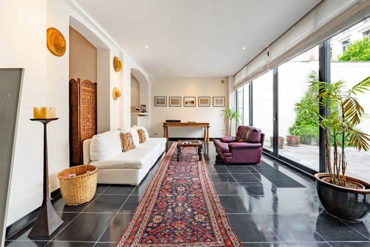 Exceptional rear house of 240 m² (3-4 bedrooms / 2-3 bath)