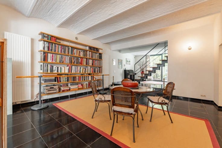 Exceptional rear house of 240 m² (3-4 bedrooms / 2-3 bath)