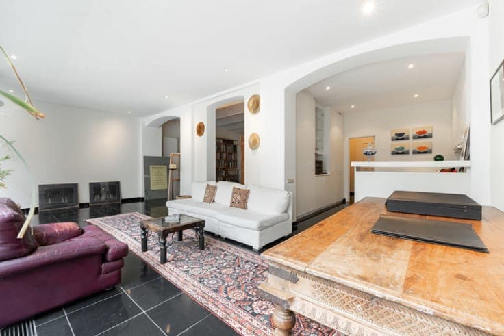 Exceptional rear house of 240 m² (3-4 bedrooms / 2-3 bath)