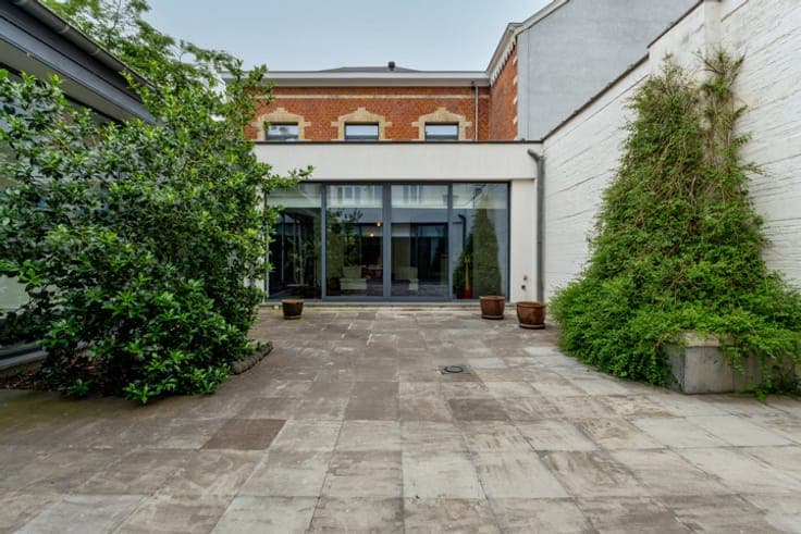 Exceptional rear house of 240 m² (3-4 bedrooms / 2-3 bath)