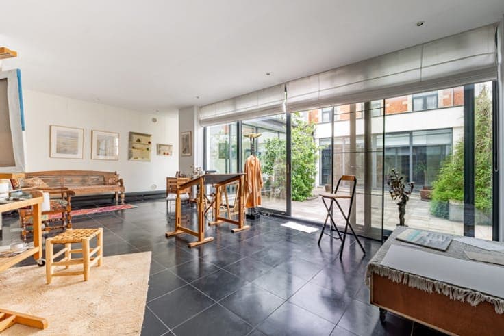 Exceptional rear house of 240 m² (3-4 bedrooms / 2-3 bath)