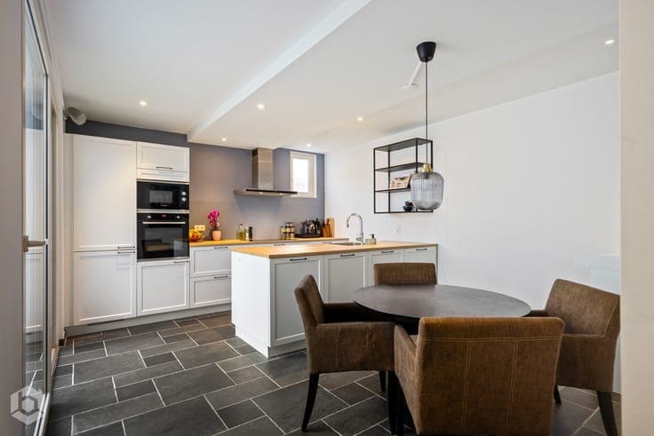 Recent gerenoveerde woning met 3 slaapkamers en 2 badkame...